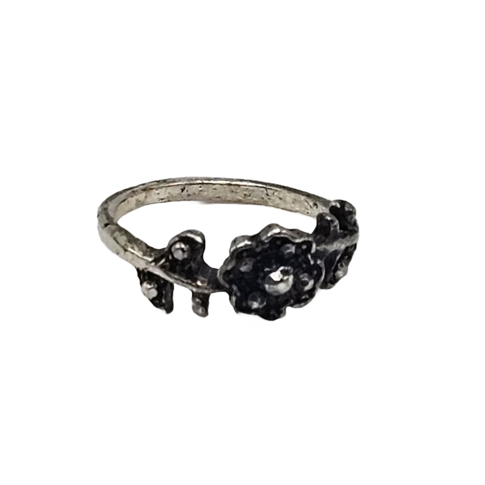 Vintage Silver-Toned Flower Ring (Size 5)
